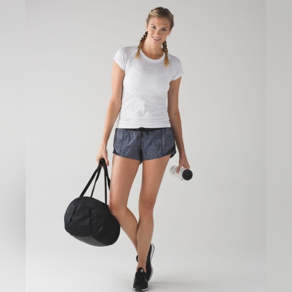 Lululemon Hotty Hot Short (2 1/2")Fall Net White Black / Black size 10